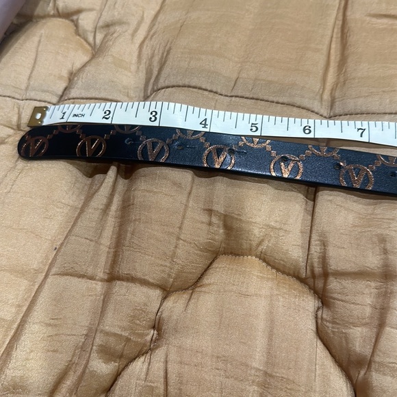 Valentino by Mario Valentino gold logo leather belt in excellent condition. - Picture 5 of 6